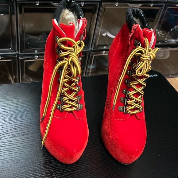 Red High heels - Picture 2 of 6